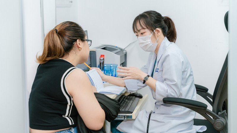 Đội ngũ bác sĩ giàu kinh nghiệm tại trung tâm luôn sẵn sàng hỗ trợ tư vấn, theo dõi sức khỏe trước và sau tiêm