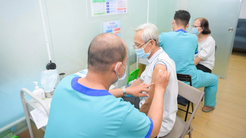 Người cao tuổi có hệ miễn dịch suy yếu là đối tượng nên ưu tiên tiêm phòng Cúm