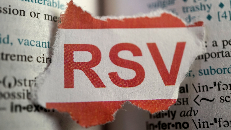 RSV gây ranhững biến chứng nghiêm trọng nhất là trẻ sơ sinh, có nguy cơ cao bị viêm tiểu phế quản, viêm phổi