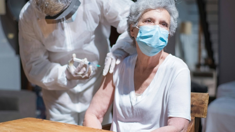 Tiêm vắc xin RSV rất quan trọng với nhóm nguy cơ cao như người cao tuổi