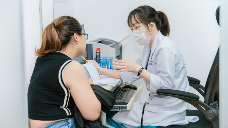 Hãy cung cấp đầy đủ thông tin cho bác sĩ về tình trạng sức khỏe trước khi tiêm chủng