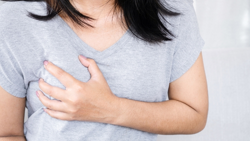 Áp xe vú có thể là một trong những nguyên nhân gây tiết dịch ở núm vú