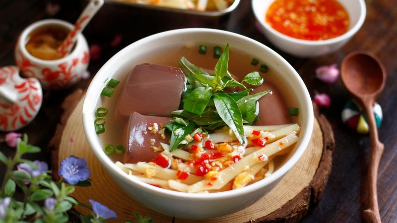 Tiết luộc bao nhiêu calo? Cách kiểm soát lượng calo khi ăn tiết luộc 4