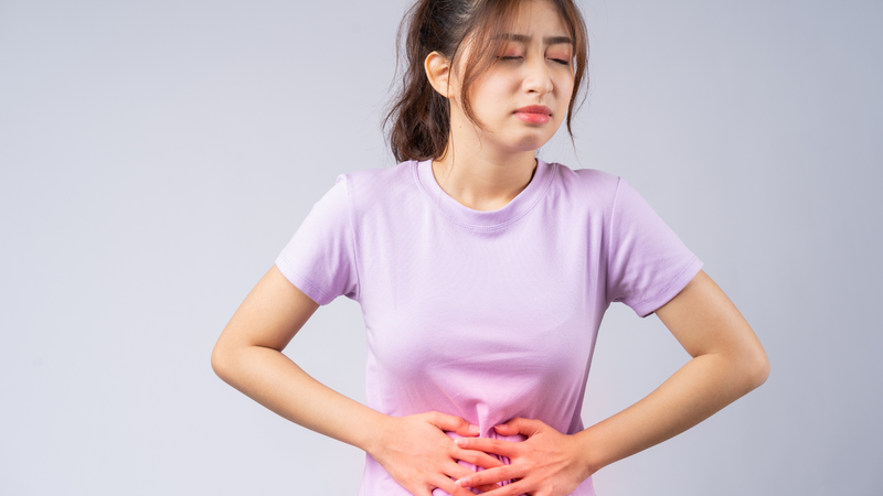 Triệu chứng thường xuất hiện trong những ngày đầu của chuyến đi hoặc ngay sau khi trở về