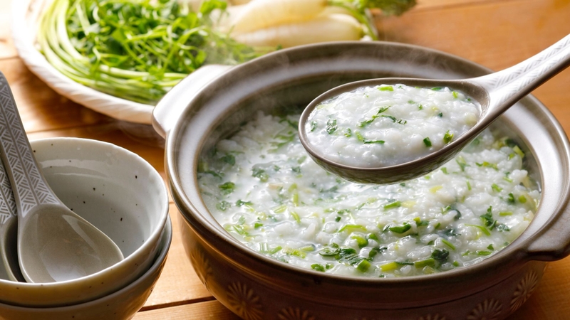 Người bệnh nên ưu tiên lựa chọn các món dễ tiêu như cháo, súp
