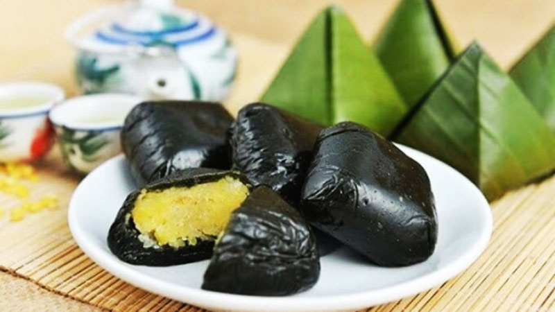 Theo dõi đường huyết trước và sau khi ăn bánh gai