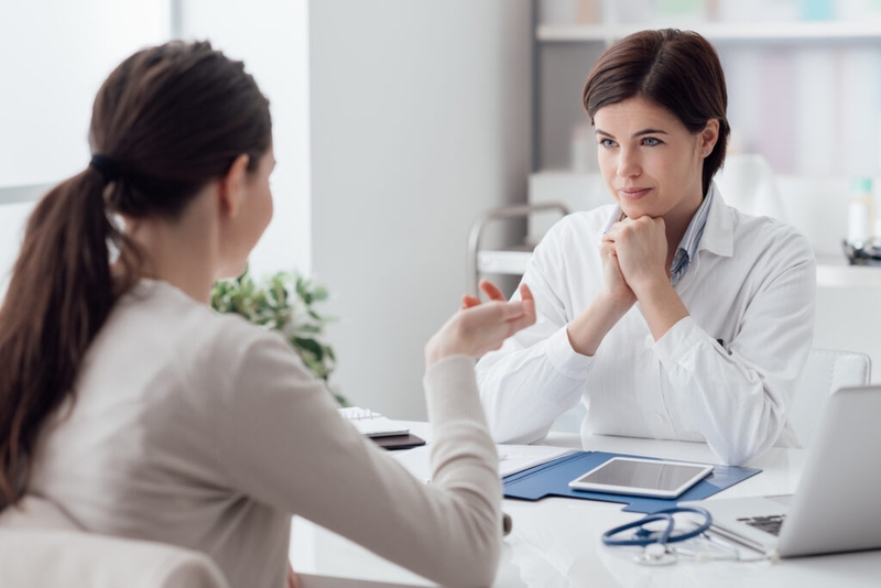 Nên đi khám sức khỏe nếu thường xuyên gặp triệu chứng bất thường khi đi tiểu