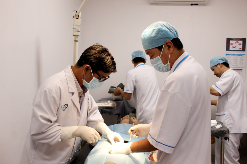 Tiểu phẫu là phẫu thuật đơn giản thực hiện trên bề mặt mô trong thời gian ngắn