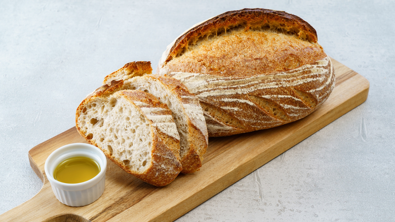 Bánh mì Sourdough được làm từ quá trình lên men tự nhiên bằng men cái thay vì sử dụng men công nghiệp