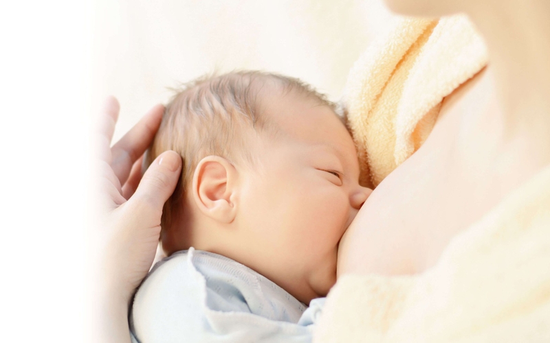 Tìm hiểu: mẹ bị cảm cúm có cho con bú được không?2