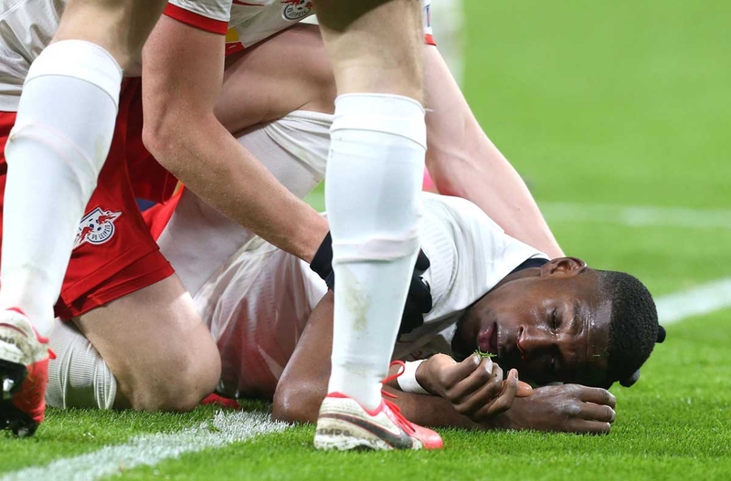 Tìm hiểu về tình trạng nuốt lưỡi trong bóng đá