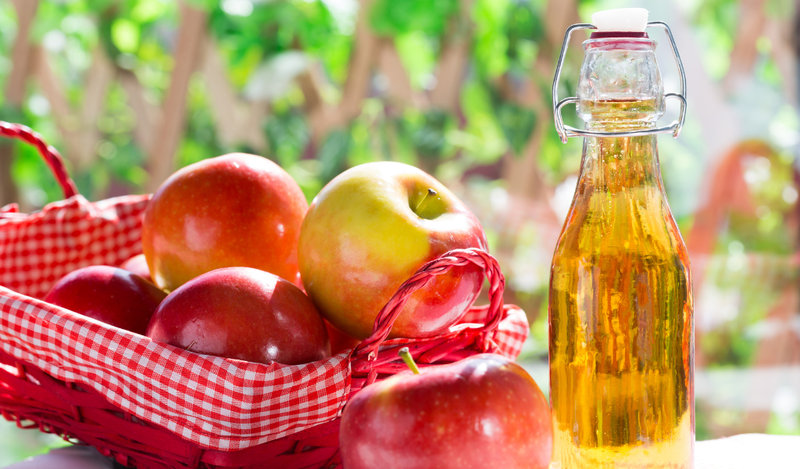 Cách trị viêm lỗ chân lông ở bắp chân bằng giấm táo