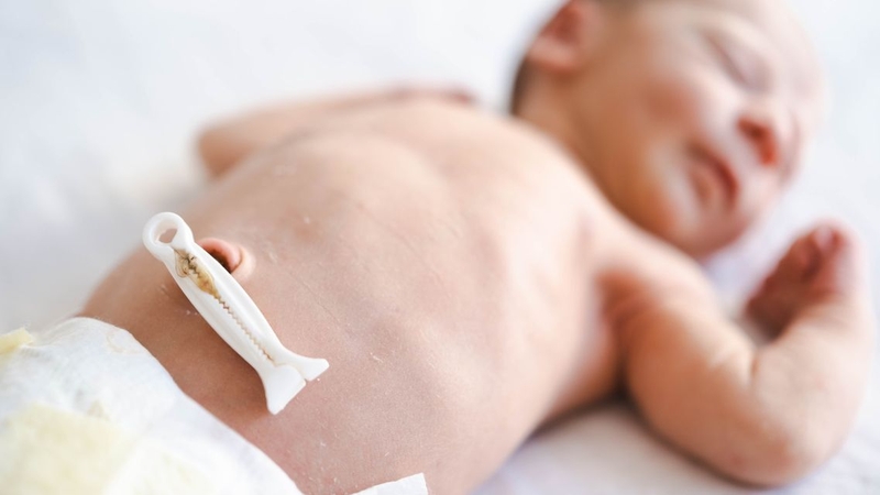 Phẫu thuật là cách triệt để giúp loại bỏ ống niệu tồn tại