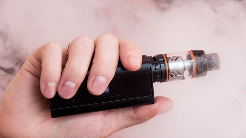 Thuốc lá điện tử không chỉ chứa nicotine mà chứa nhiều chất phụ gia nguy hiểm