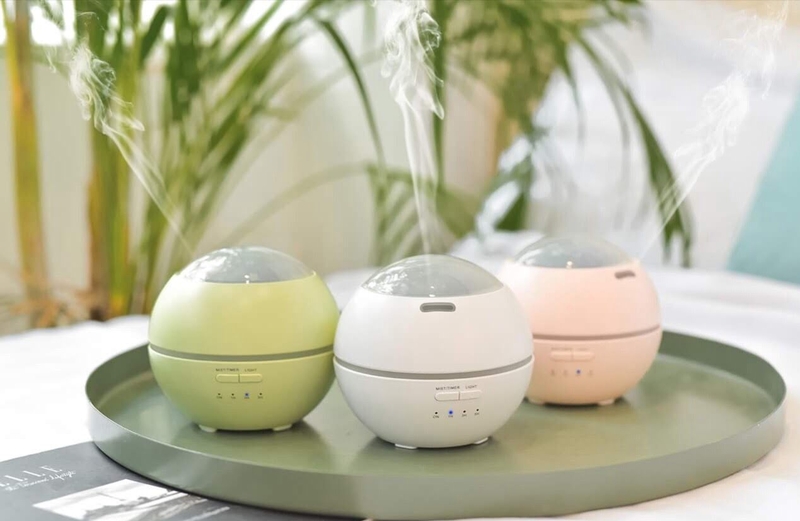 Dùng tinh dầu xông phòng giúp thanh lọc không khí và khử mùi