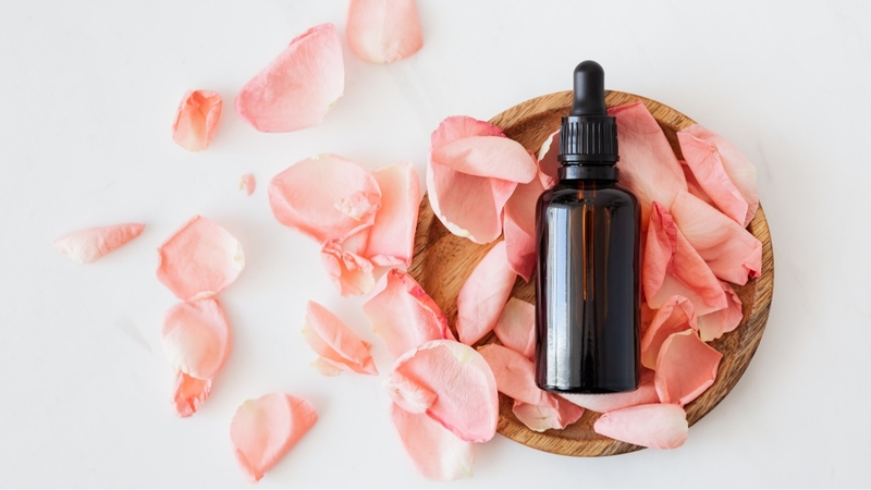 Tinh dầu nước hoa lưu hương lâu, dùng tiết kiệm và ít bay hơi hơn nước hoa