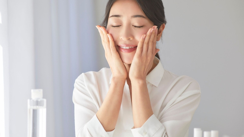 Tinh dầu trà trắng giàu chất chống oxy hóa tự nhiên như polyphenol và catechin