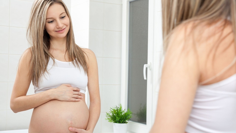 Không nên lạm dụng tinh dầu tràm trà quá nhiều và thận trọng cho phụ nữ mang thai, phụ nữ cho con bú và trẻ nhỏ