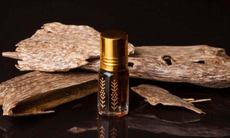 Tinh dầu trầm hương có tác dụng cải thiện tình trạng hắt hơi, ho,...