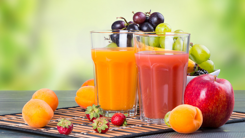 Tránh cho trẻ uống các loại nước ép trái cây
