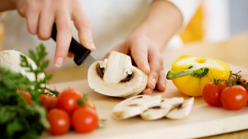 Tips giữ dáng ngày tết: Mẹo ăn uống và tập luyện đúng cách 3