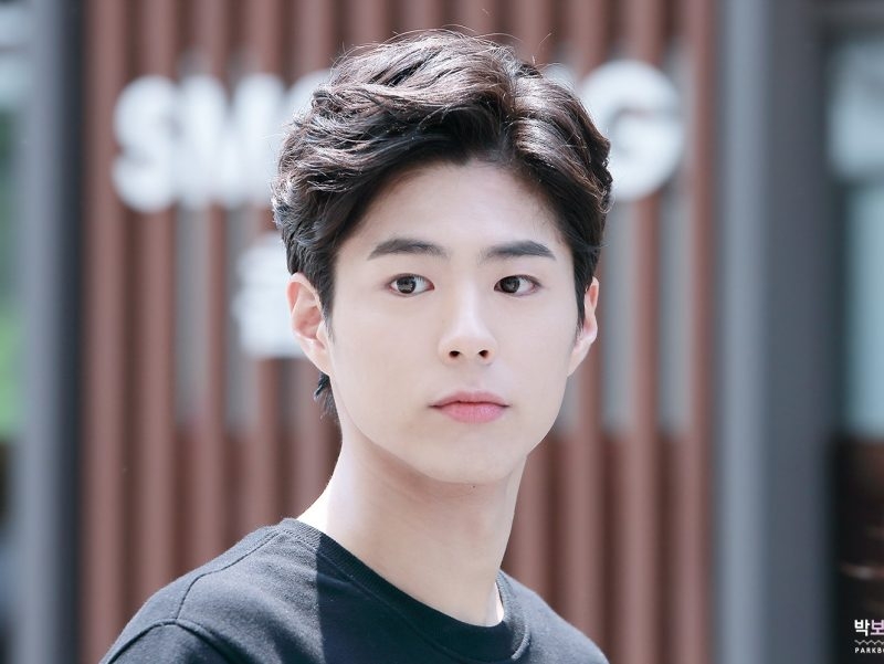 Top 10 kiểu tóc 2 mái lãng tử dành cho nam giới 2