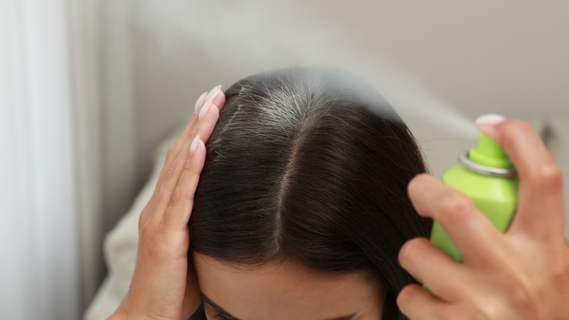 Một số thói quen hằng ngày có thể khiến tóc mất độ bồng