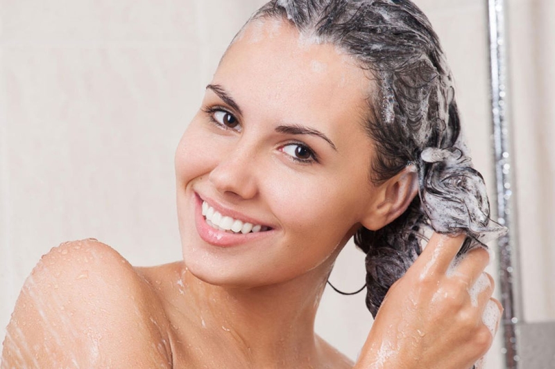 Tóc uốn có nên gội đầu nhiều không? Cách chăm sóc tóc đúng chuẩn sau khi uốn 2