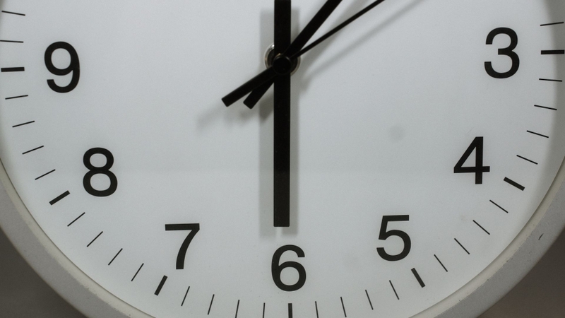 Ăn tối sớm, lý tưởng từ 18h–19h30, giúp cơ thể tiêu hóa tốt hơn