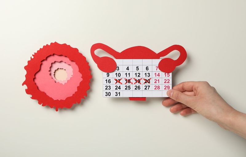 Tới ngày rụng trứng bị ra máu có sao không 1