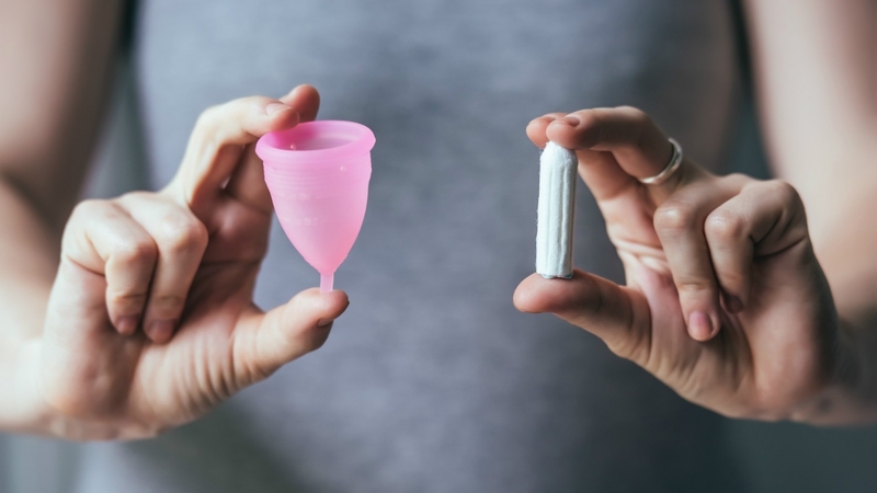 Tới tháng đi bơi có sao không? Lợi ích và rủi ro đi bơi khi tới tháng 3