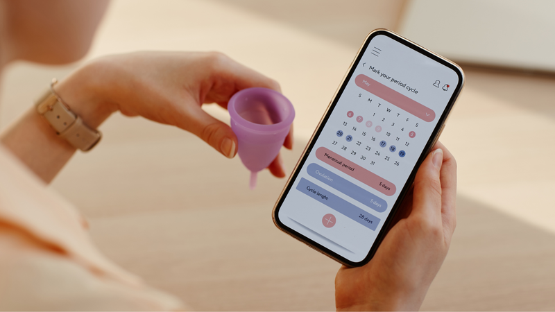 Tới tháng gội đầu có bị thâm mắt không? 1
