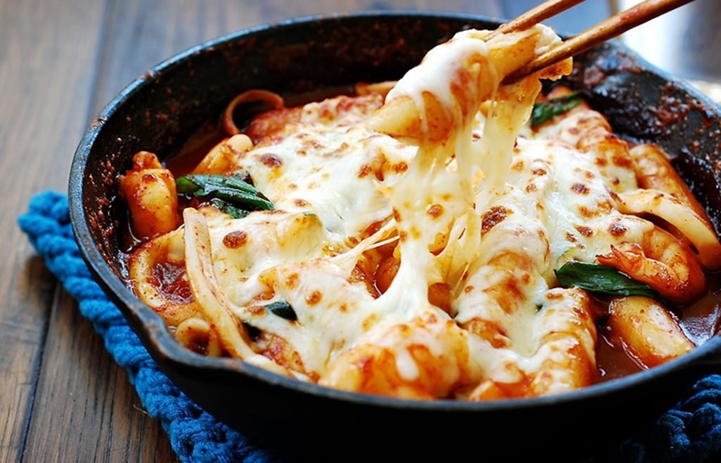 Tokbokki bao nhiêu calo? Ăn nhiều có tăng cân không? 2