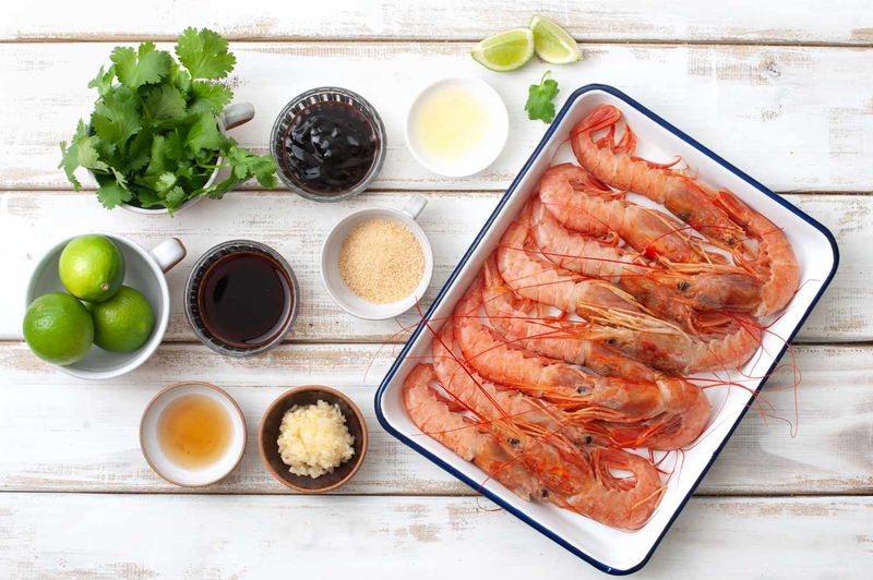 Tôm có chứa nhiều cholesterol không? Những ai không nên ăn tôm? 2