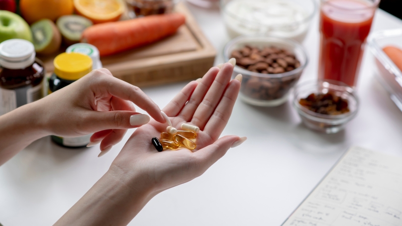 Mẹ bầu có thể được chỉ định bổ sung vitamin và khoáng chất để tăng cường đề kháng