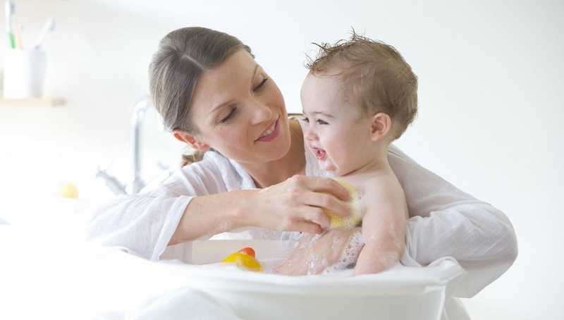 Tổng hợp các câu hỏi xoay quanh cách tắm cho trẻ sơ sinh vào mùa hè 4