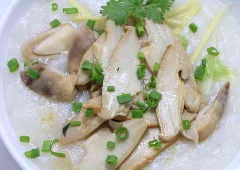 Tổng hợp cách chế biến cháo nấm bào ngư cho bé ăn dặm thơm ngon, dinh dưỡng3