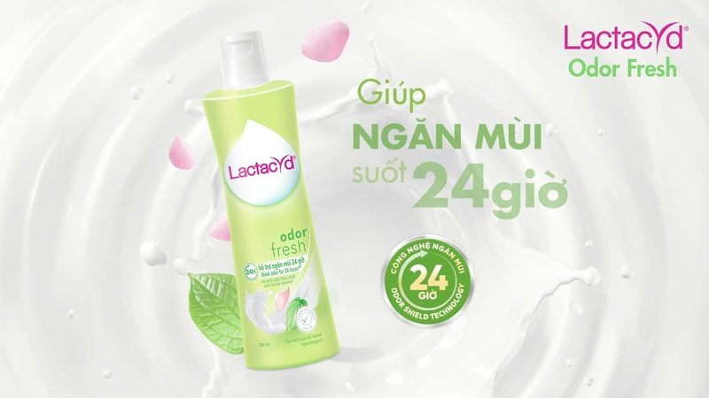 Dung dịch vệ sinh cho mẹ sau sinh: Lactacyd Odor Fresh