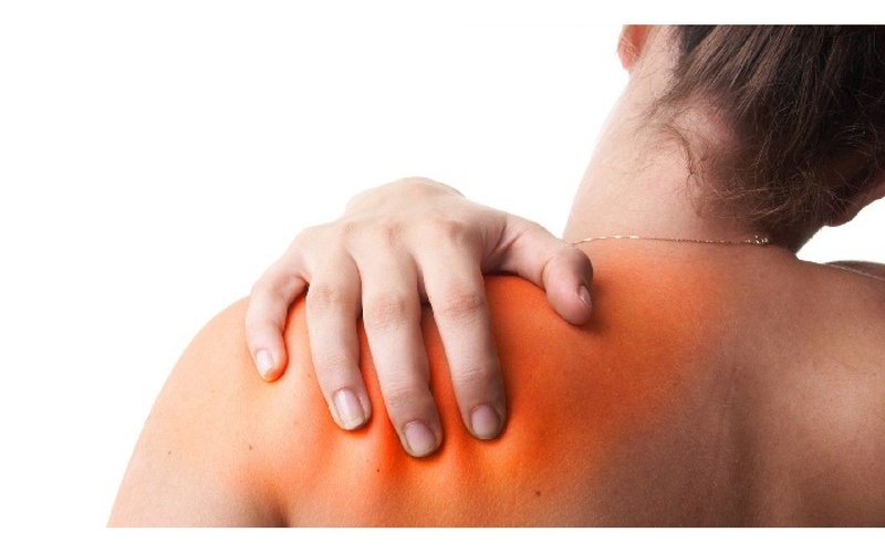 Bài tập kéo giãn xương bả vai giúp giảm căng cơ và kiểm soát cơn đau