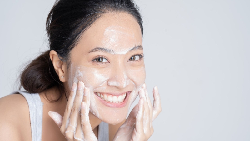 Sữa rửa mặt cho da hỗn hợp cần loại bỏ bụi bẩn hiệu quả