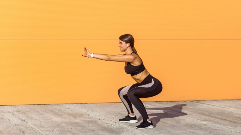 Basic squat (squat mông cơ bản)