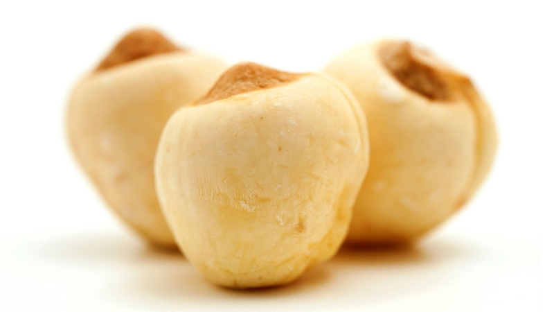 Cháo hàu hạt sen là món ăn giàu dinh dưỡng giúp bồi bổ sức khỏe, hỗ trợ mẹ bầu và góp phần phát triển trí não thai nhi khi được nấu chín kỹ và dùng đúng cách