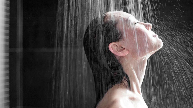 Top 5 cách bảo vệ tóc khi đi bơi khỏi Clo trong hồ 2