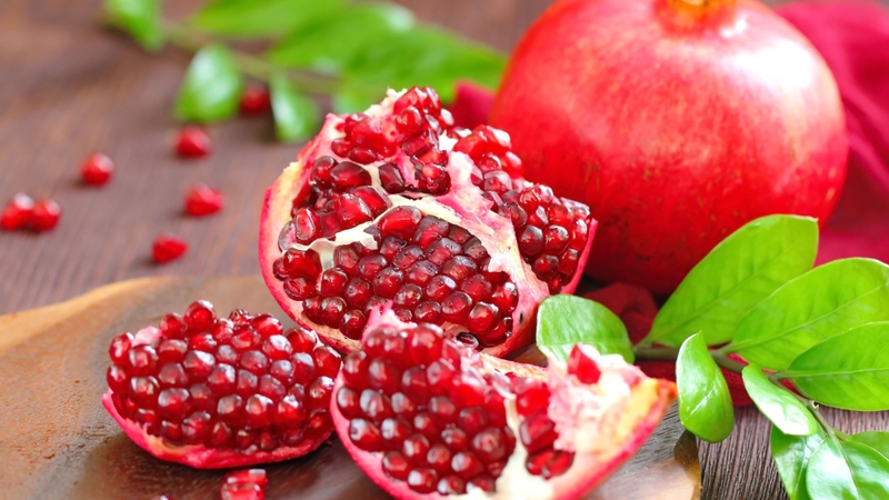 Lựu chứa nhiều polyphenol có đặc tính chống oxy hóa và hỗ trợ sức khỏe mạch máu