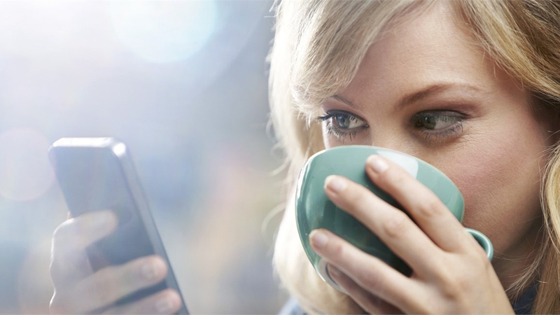 Thành phần lutein có trong thuốc bổ mắt khi kết hợp với zeaxanthin có thể lọc ánh sáng xanh phát ra từ thiết bị điện tử