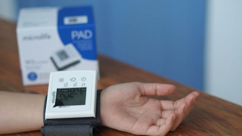 Máy đo huyết áp cổ tay Microlife W3 Comfort
