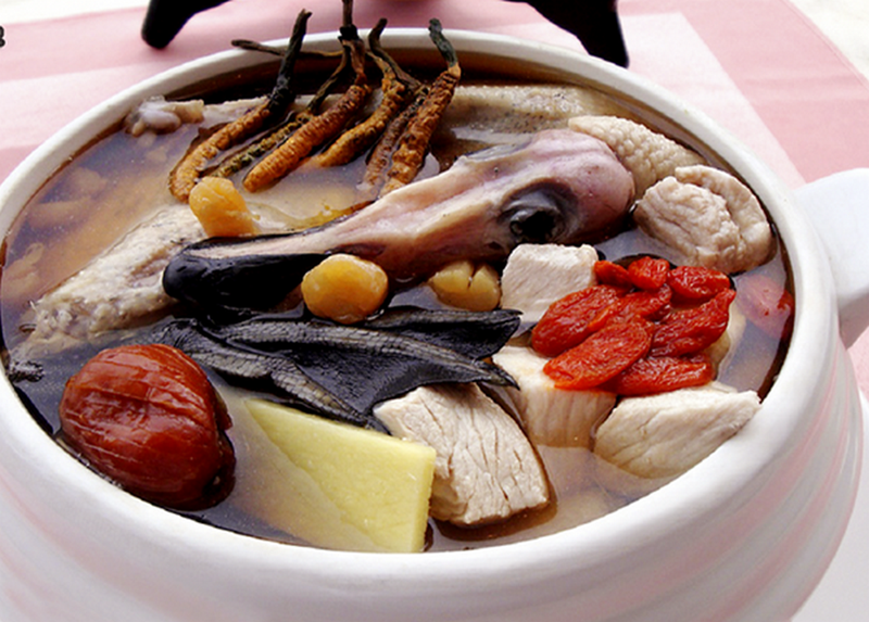 Canh gà tiềm thuốc bắc đông trùng hạ thảo