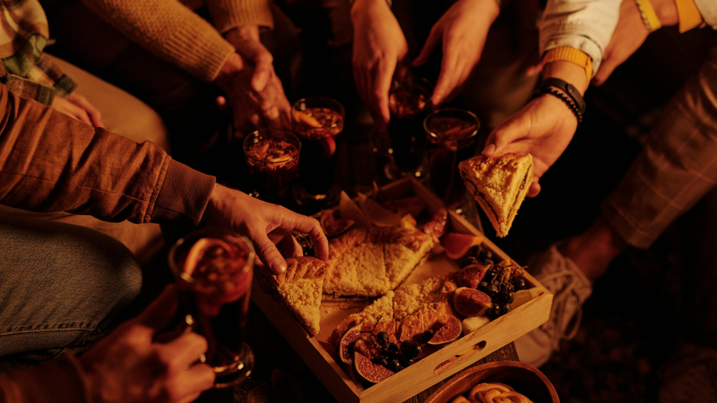 Top 5 sai lầm khi ăn uống trong các bữa tiệc khiến bạn tăng mỡ bụng 3