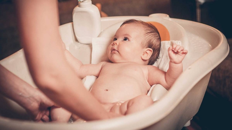 Những cách trị mồ hôi trộm bằng lá lốt cho bé 4