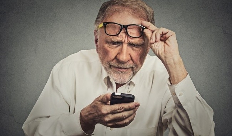 Khi chọn thuốc bổ mắt cho người già và trung niên, bạn phải hết sức lưu ý kiểm tra thành phần và công dụng cụ thể